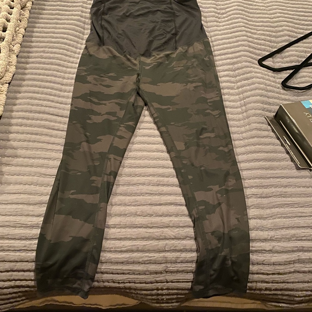 2 pairs of Large maternity leggings